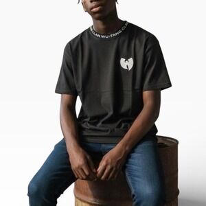 Wu-Tang Clan Hip Hop Black Short Sleeve Tee Logo and Words Around Crew Neck Med.